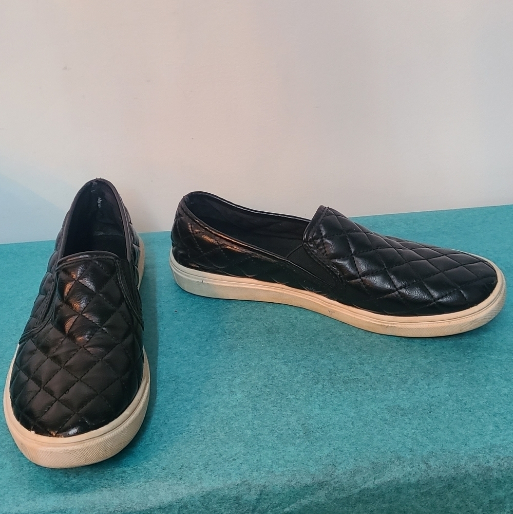 Time And Tru Memory Foam Shoes